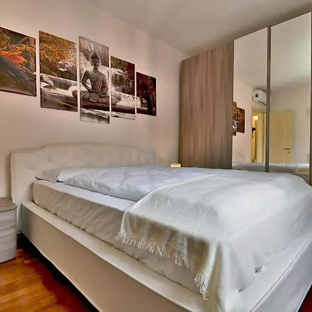 Caroni - Theater Apartament Salò